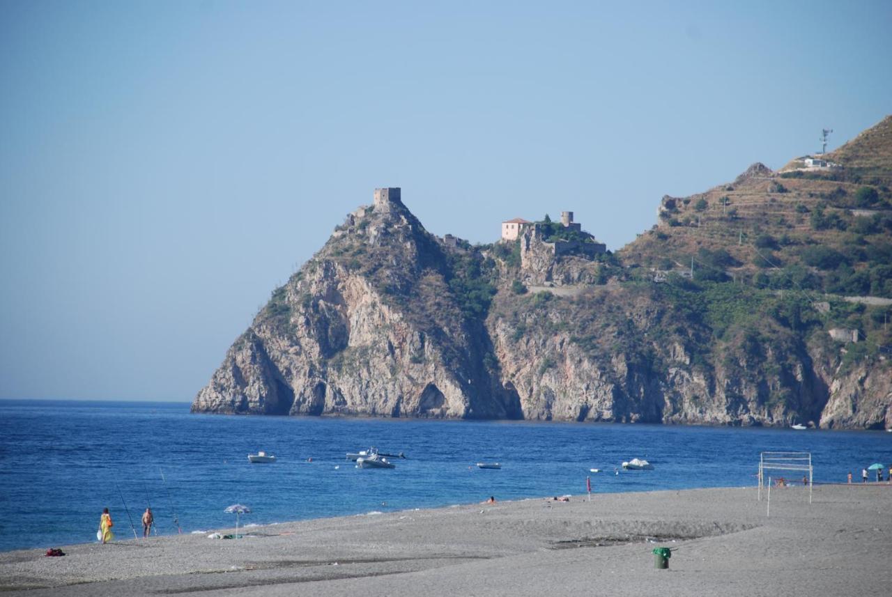 Quattro Torri B&B サンタ・テレーザ・ディ・リーヴァ エクステリア 写真